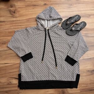 Michael Kors Hoodie Womens XL Black White Allover Print + MK Flip Flops Sz 8 Set